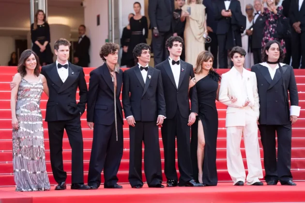 Lola Dueñas, Miguel Bernardeau, Guitarricadelafuente, Javier Ambrossi, Javier Calvó, Penélope Cruz, Milo Quifes e Carlos González al Festival di Cannes 2026