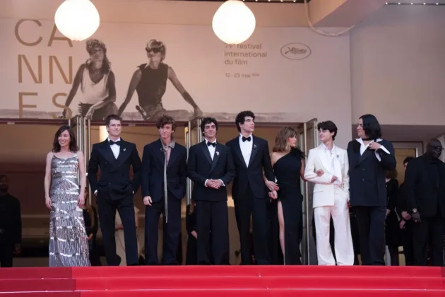 Lola Dueñas, Miguel Bernardeau, Guitarricadelafuente, Javier Ambrossi, Javier Calvó, Penélope Cruz, Milo Quifes e Carlos González al Festival di Cannes 2026