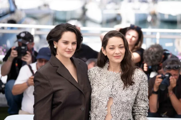 Noémie Merlant Marion Cotillard
