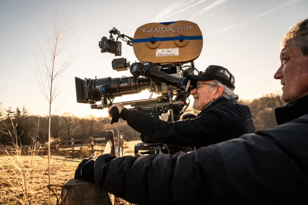 Steven Spielberg sul set di DISCLOSURE DAY (2026)