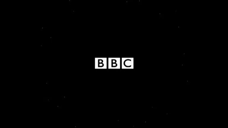 BBC annuncia una profonda ristrutturazione: centinaia di tagli, programmi cancellati e riduzione dei budget