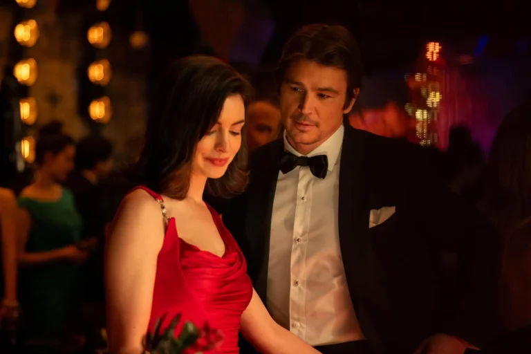 Verity: nuovo trailer del thriller psicologico con Anne Hathaway e Dakota Johnson