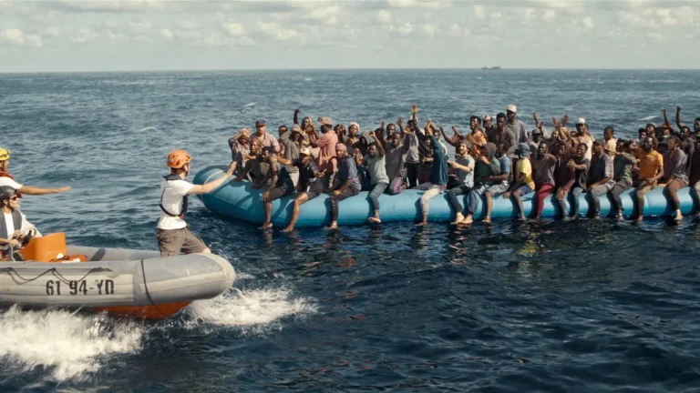 23.000 vite &egrave; tratto da una storia vera? La vicenda che ha ispirato il film Netflix sui salvataggi nel Mediterraneo