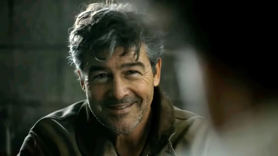 Kyle Chandler in lanterns Kyle Chandler in lanterns
