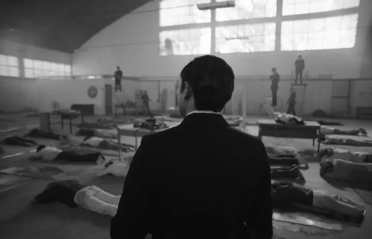L&rsquo;Hangar Rosso, recensione dell&rsquo;ultimo film di Juan Pablo Sallato