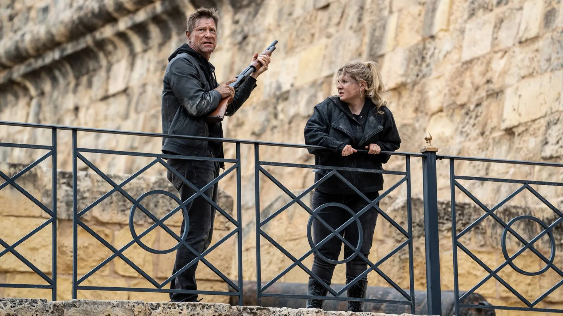 Aaron Eckhart e Abigail Breslin in CIA - Un uomo nel mirino