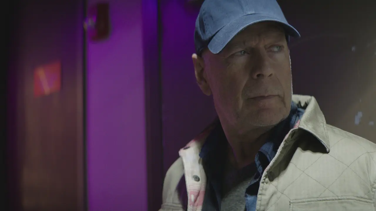 Bruce Willis in Wire Room - Sorvegliato speciale