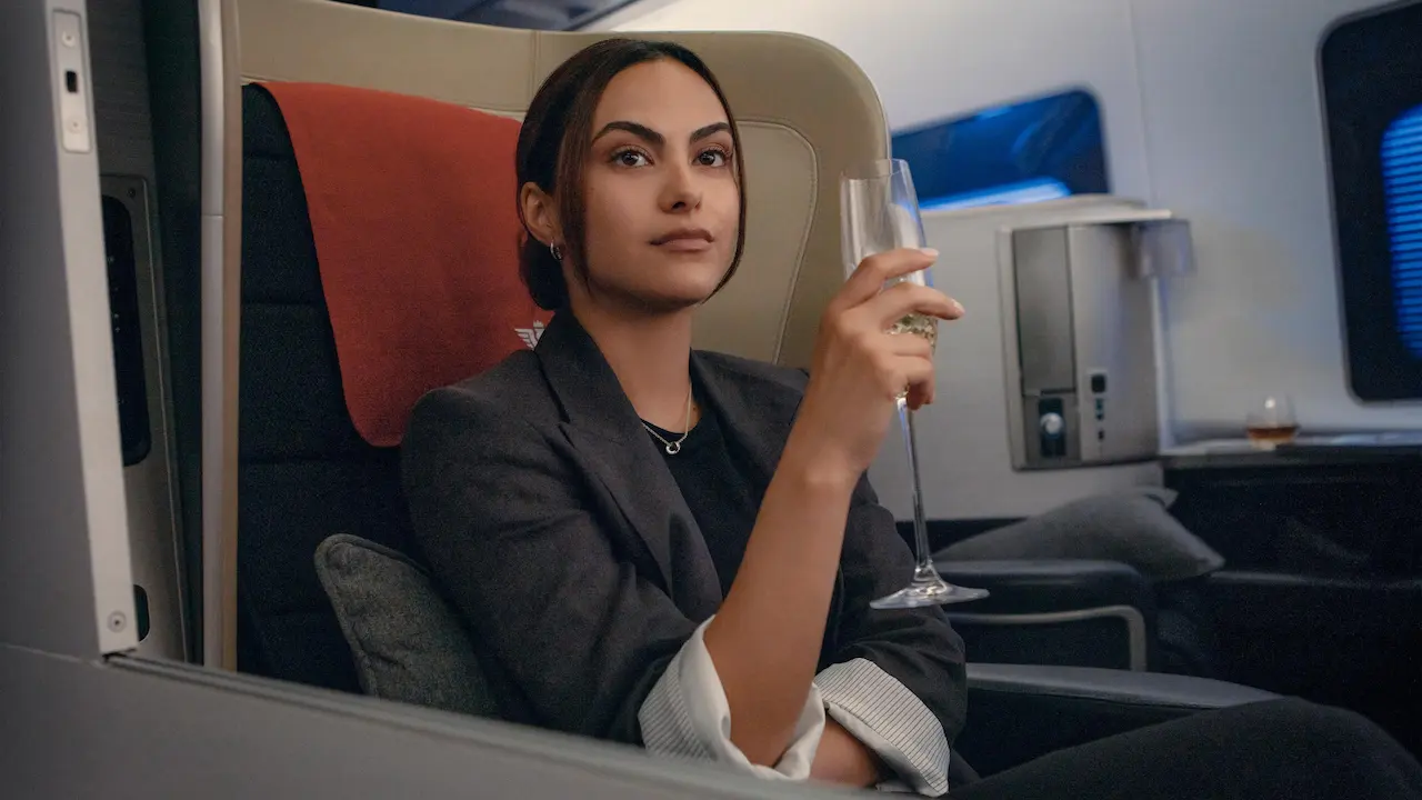 Camila Mendes in Upgraded amore, arte e bugie