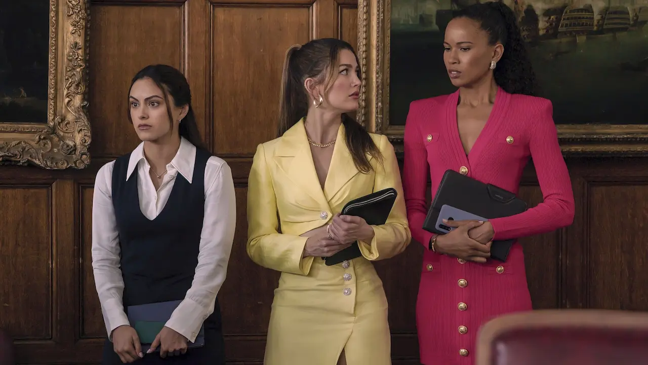 Camila Mendes nel film Upgraded amore, arte e bugie