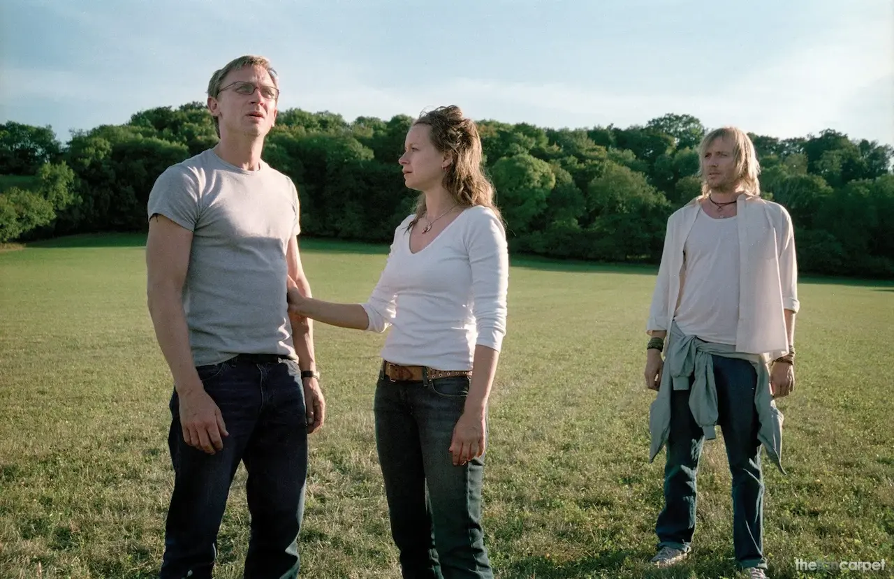 Daniel Craig, Samantha Morton e Rhys Ifans in L'amore fatale