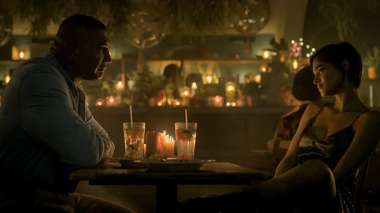 Dave Bautista e Sofia Boutella in The Killer's Game