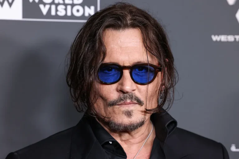 Johnny Depp sempre pi&ugrave; vicino al ritorno in Pirati dei Caraibi: arriva l&rsquo;aggiornamento pi&ugrave; importante