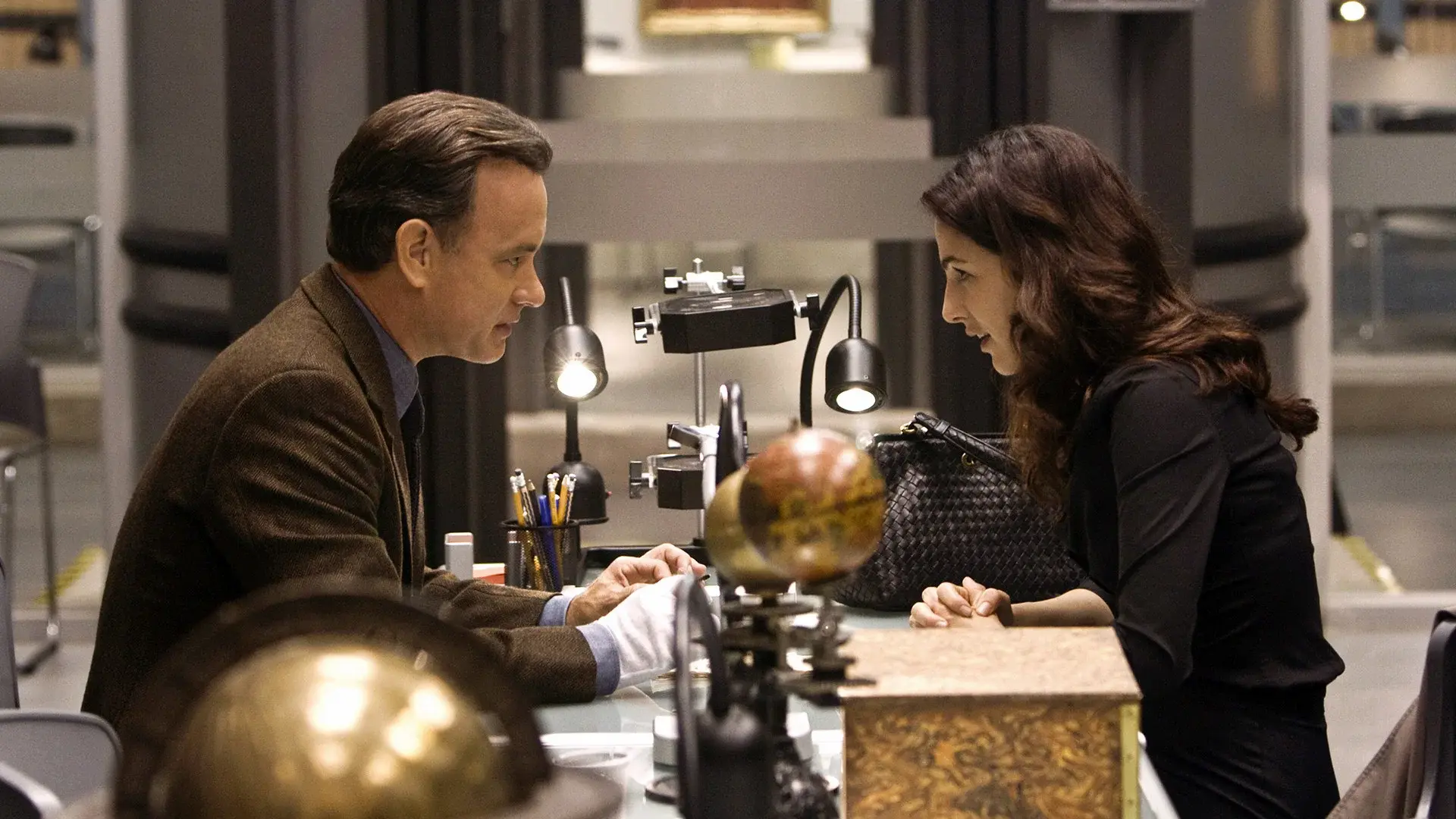 Tom Hanks e Ayelet Zurer in Angeli e demoni