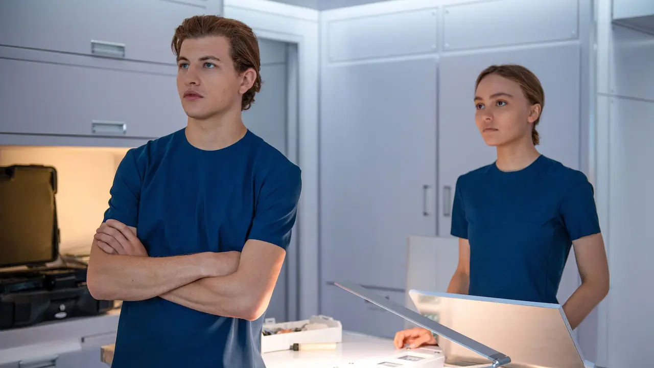 Tye Sheridan e Lily-Rose Depp in Voyagers