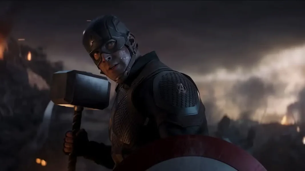 Captain America con mjolnir in Avengers: endgame