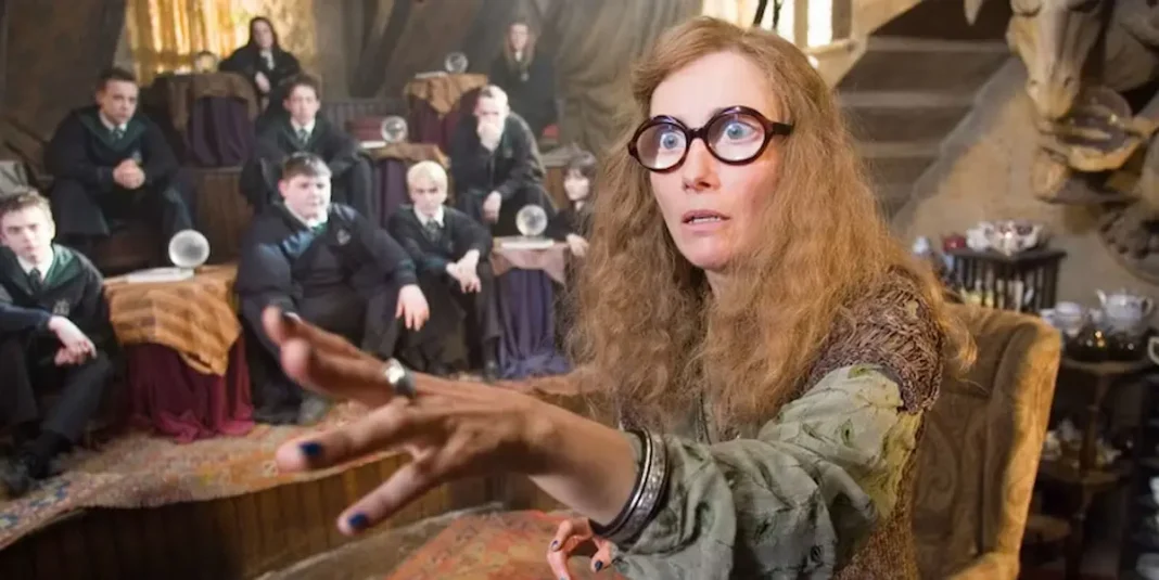 Emma Thompson come Sybill Trelawney