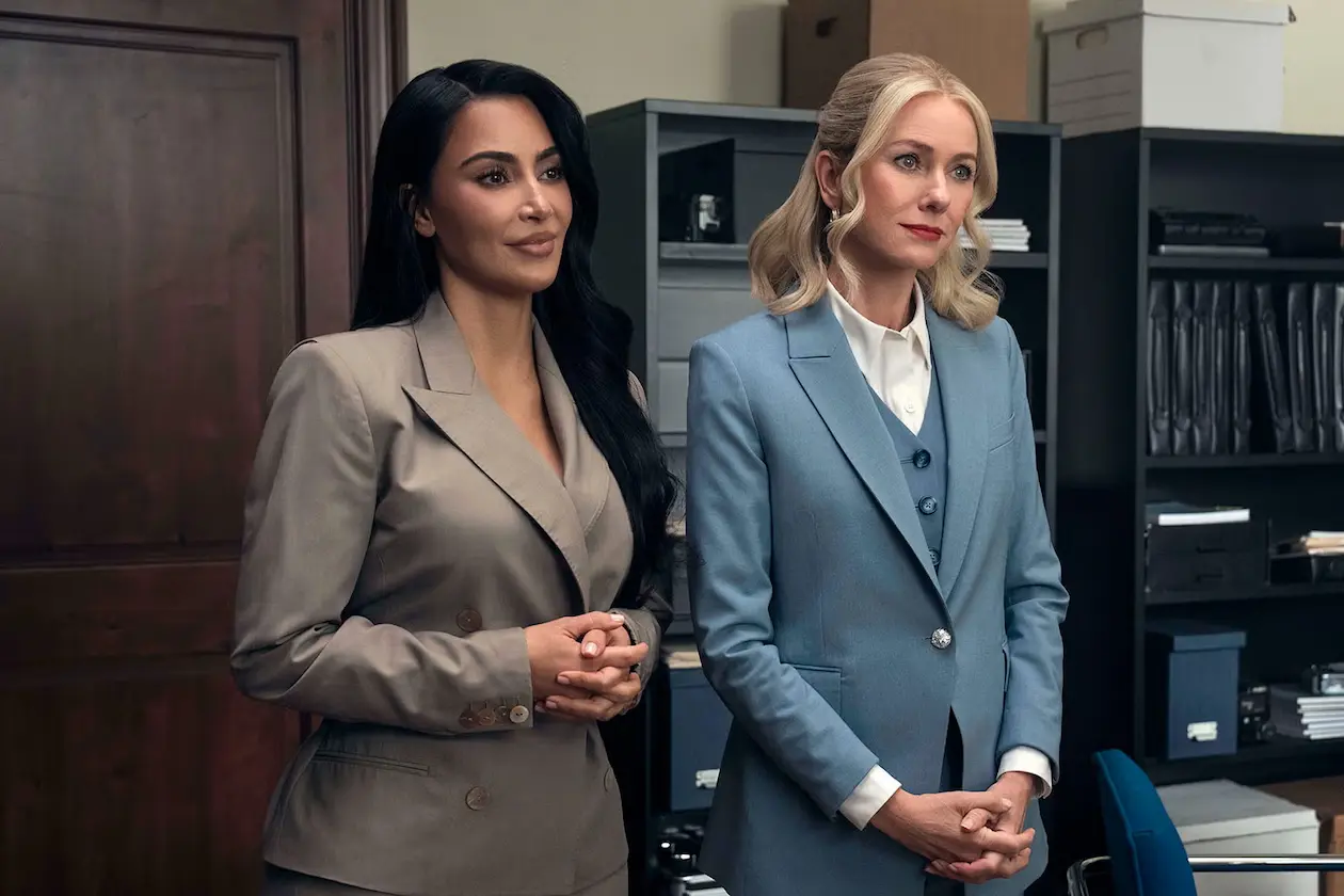 Kim Kardashian e Naomi Watts in All's Fair
