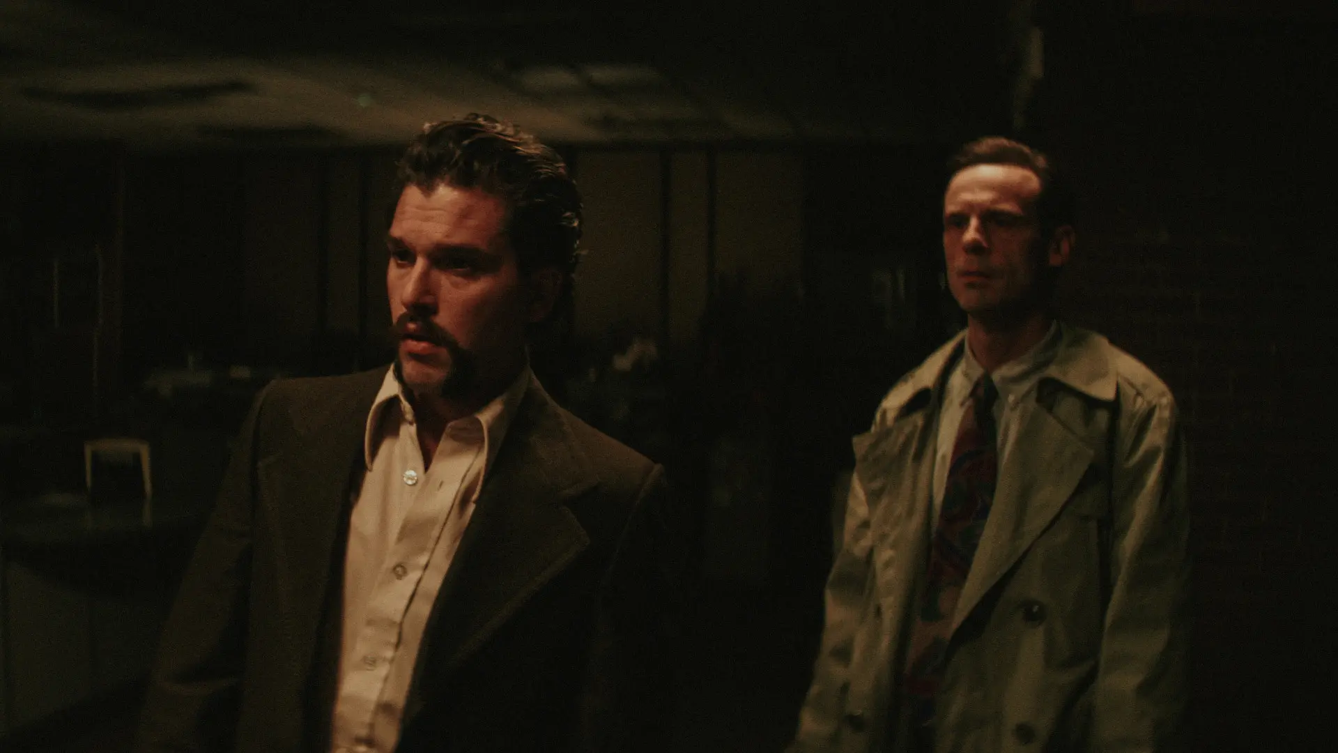 Kit Harington e Josh Lucas in Blood for Dust