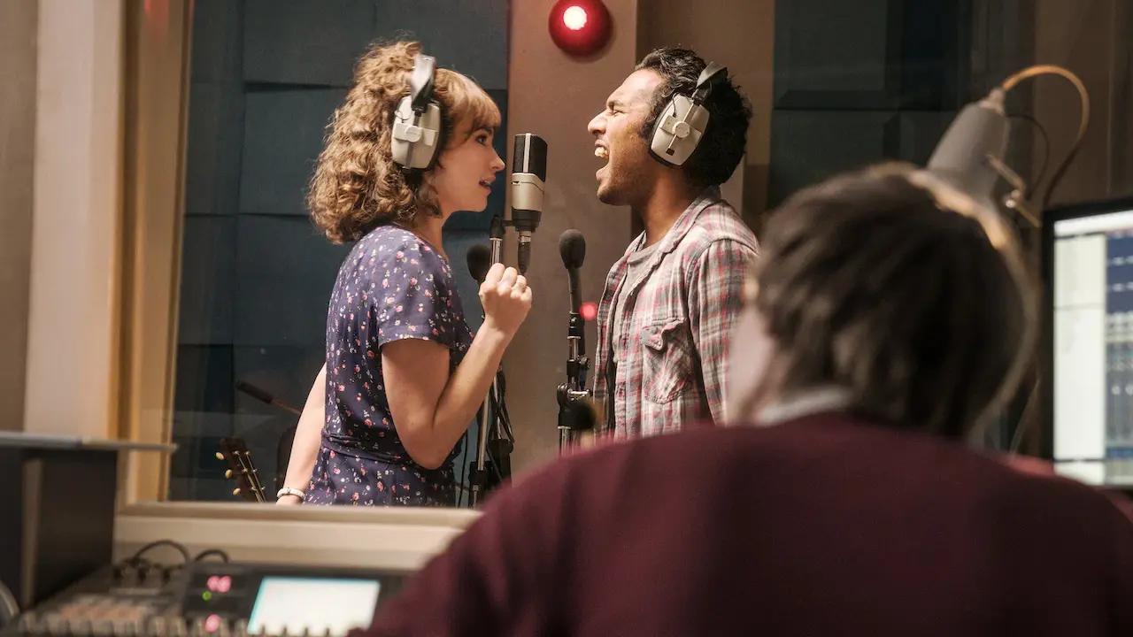 Lily James e Himesh Patel in Yesterday