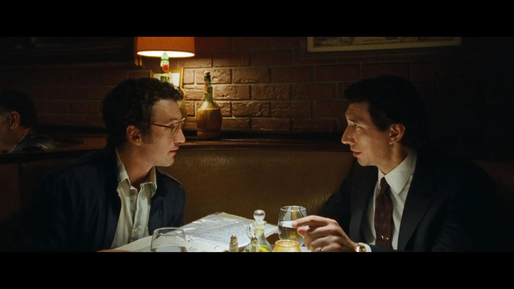 Miles Teller e Adam Driver in Paper Tiger (2026)