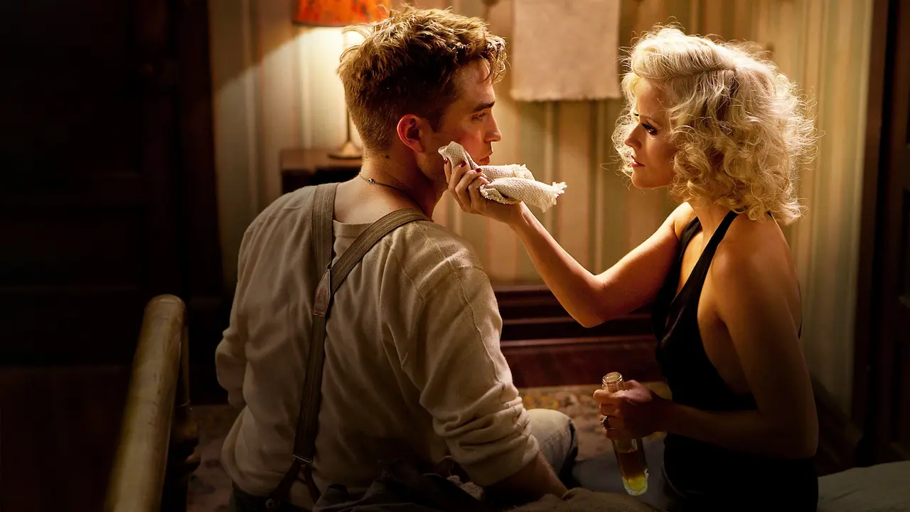Robert Pattinson e Reese Witherspoon in Come l'acqua per gli elefanti