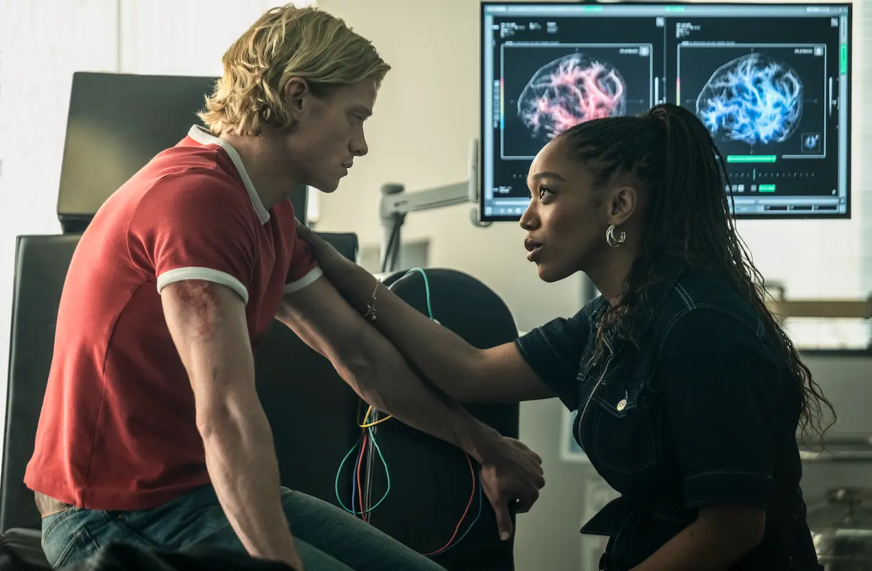 TOM RHYS HARRIES e NAOMI ACKIE in Clayface
