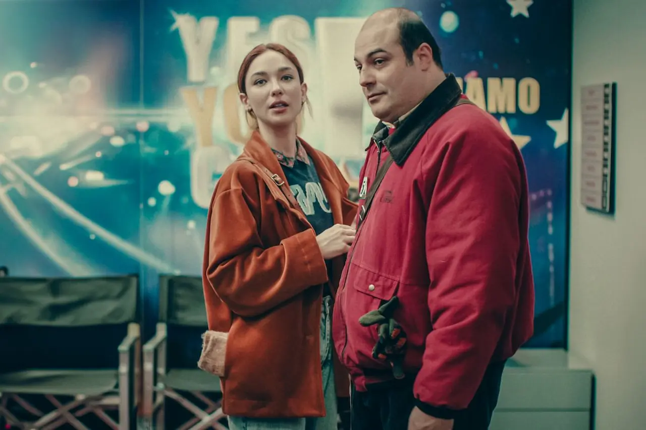 Yuri Tuci e Matilda De Angelis nel film La vita da grandi