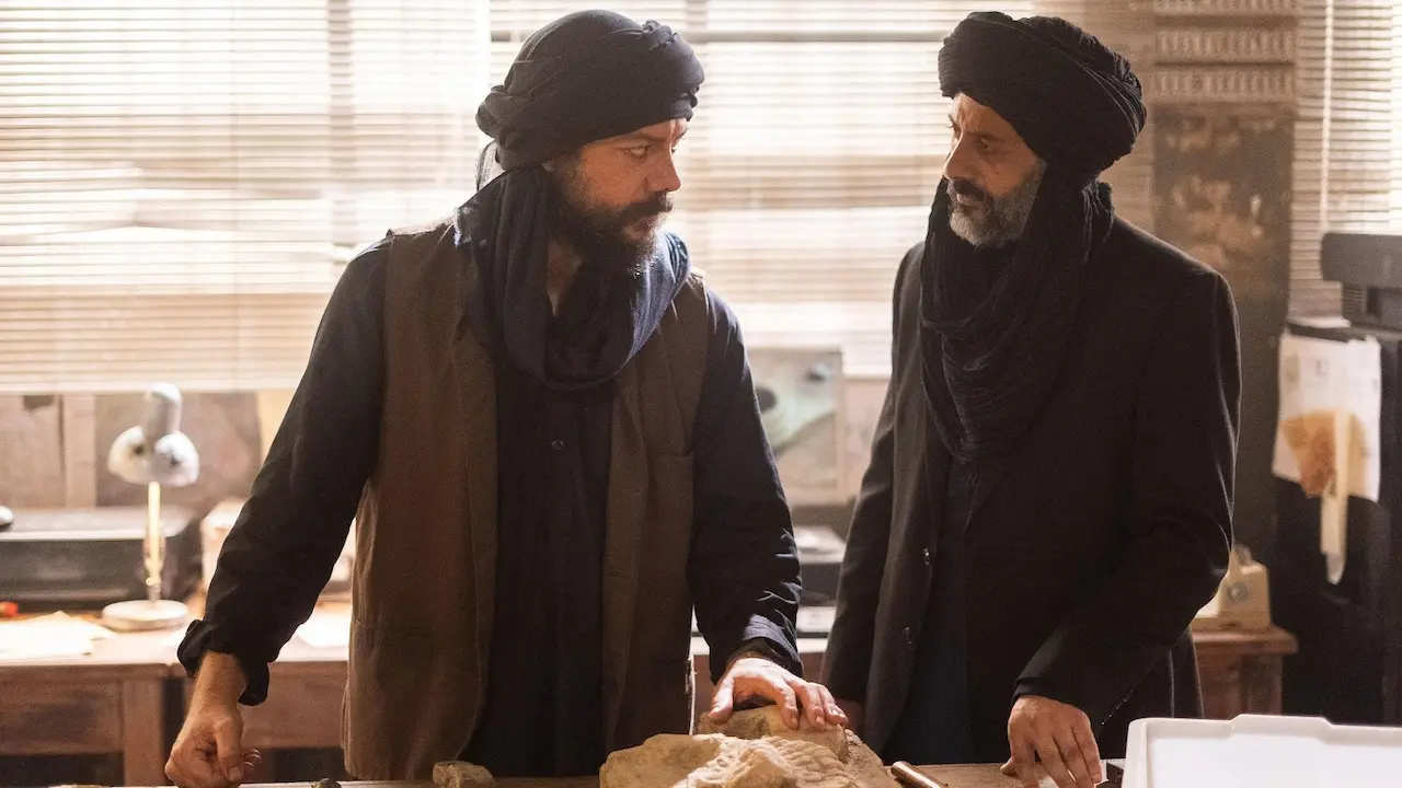Alvaro Morte nel film Operazione Raqqa