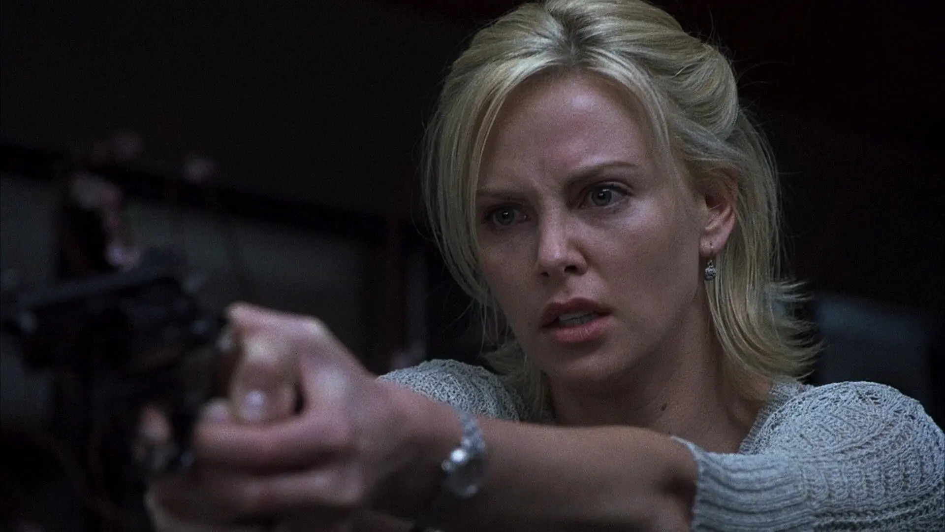 Charlize Theron in 24 ore