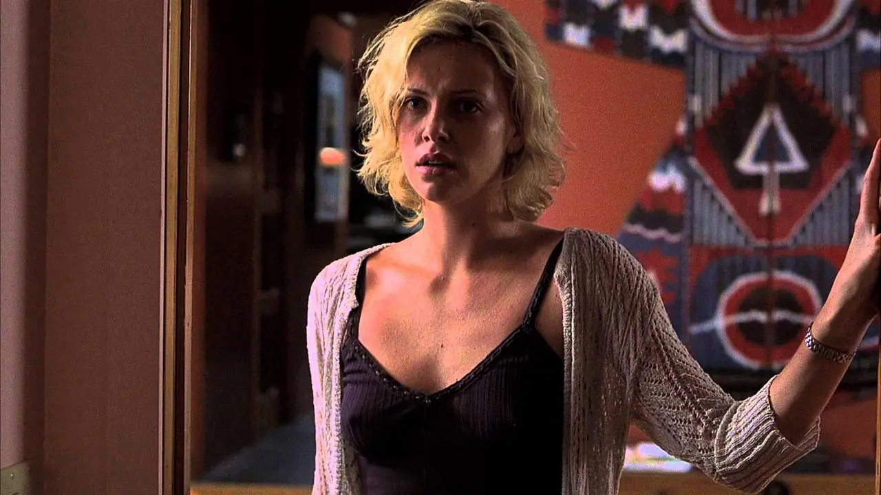 Charlize Theron nel film 24 ore (Trapped)