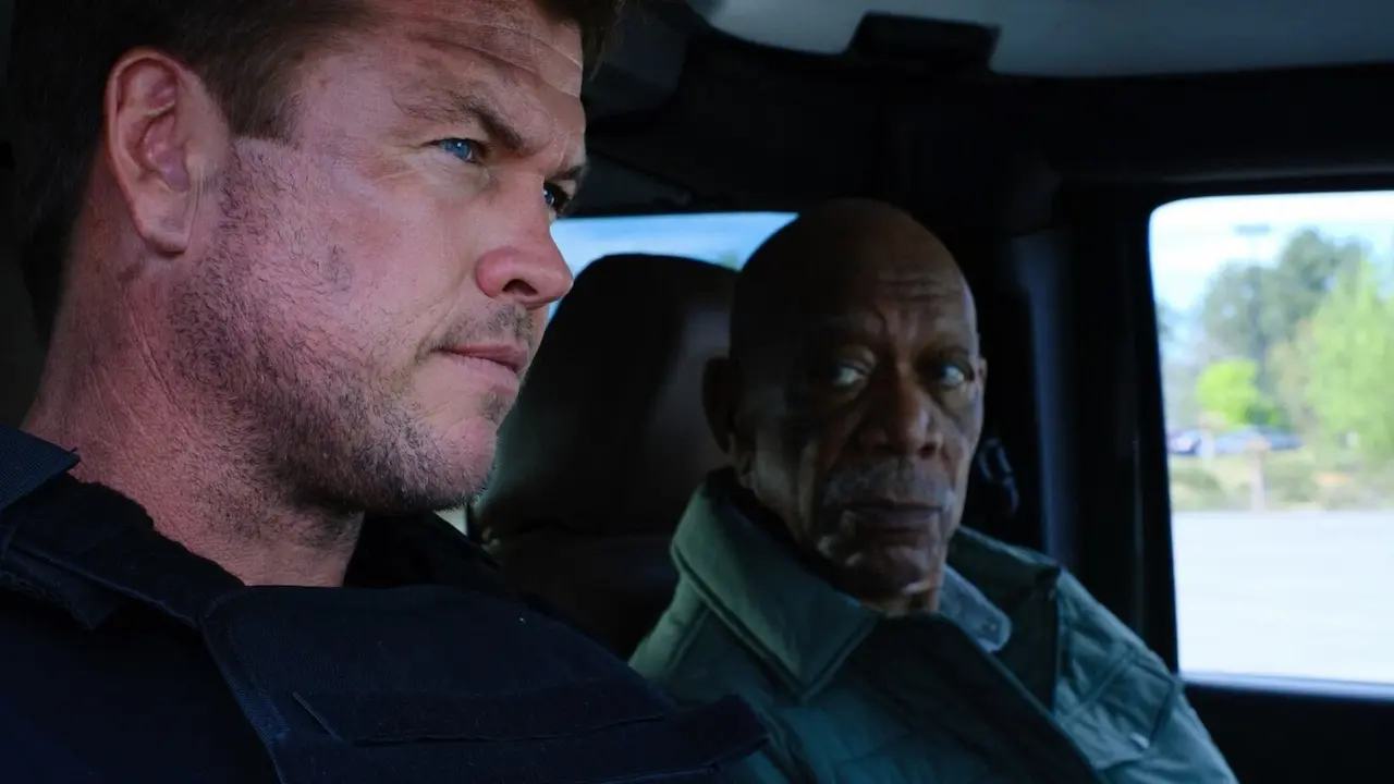Luke Hemsworth e Morgan Freeman in Gunner