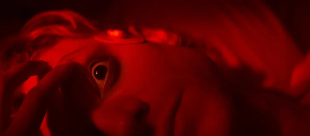 Tom Rhys Harries sonnambulo in Clayface (2026) Tom Rhys Harries sonnambulo in Clayface (2026)