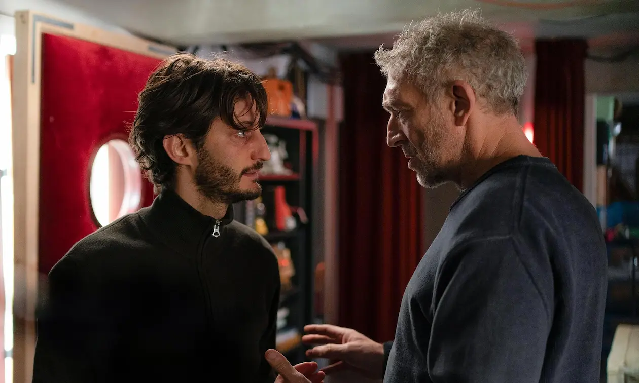 Vincent Cassel e Pierre Niney in Storie parallele (2026)
